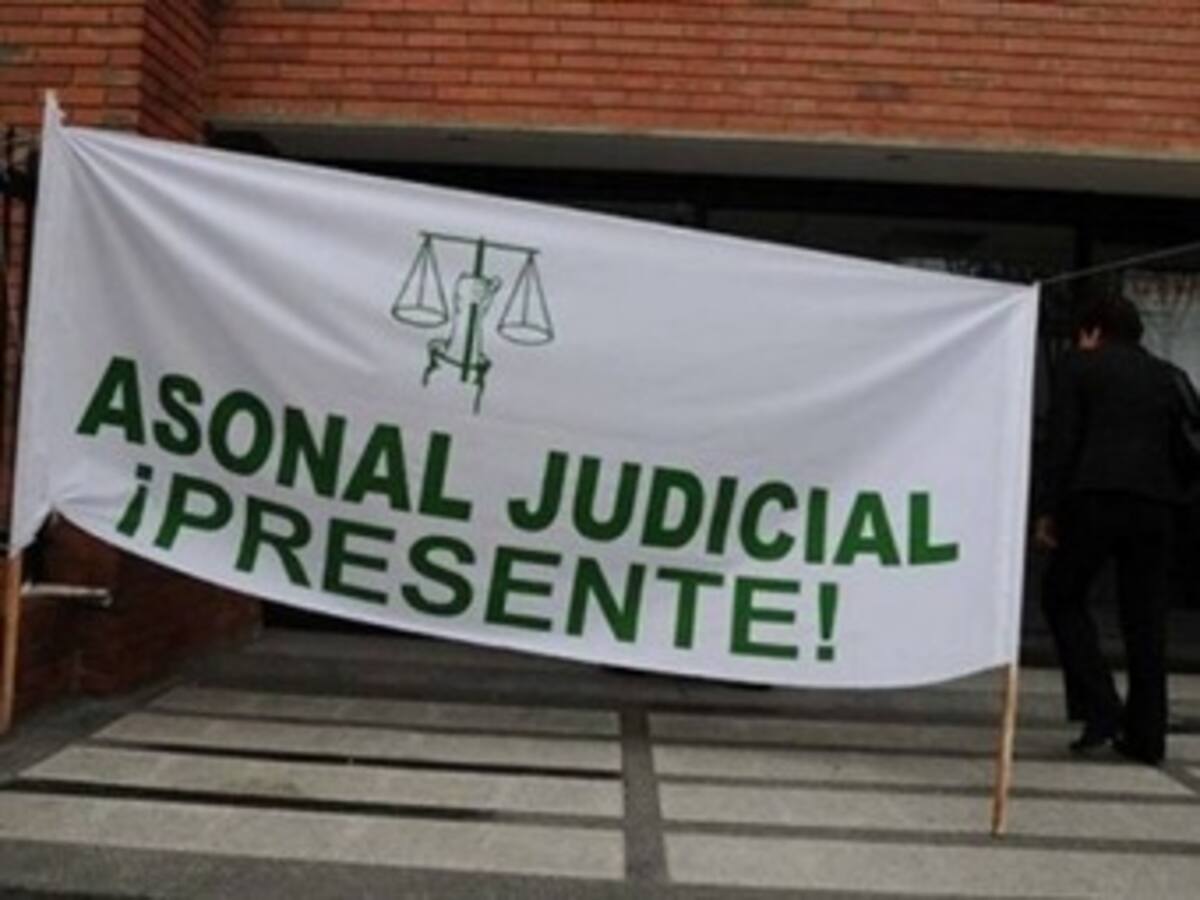 Congreso acusa al Gobierno de no interesarle mediación para solucionar paro