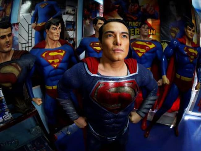 Fotografía tomada el pasado jueves 3 de marzo del filipino Herbert Chavez, que se autodenomina el "mayor fan del mundo" de Superman.