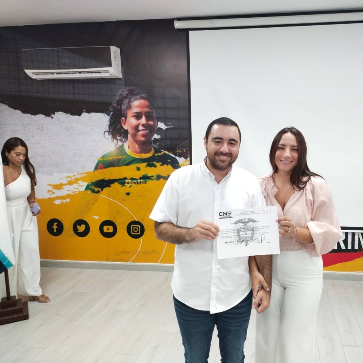 Yamil Arana recibió credencial que lo avala como gobernador electo de Bolívar