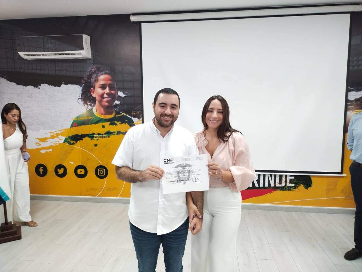 Yamil Arana recibió credencial que lo avala como gobernador electo de Bolívar