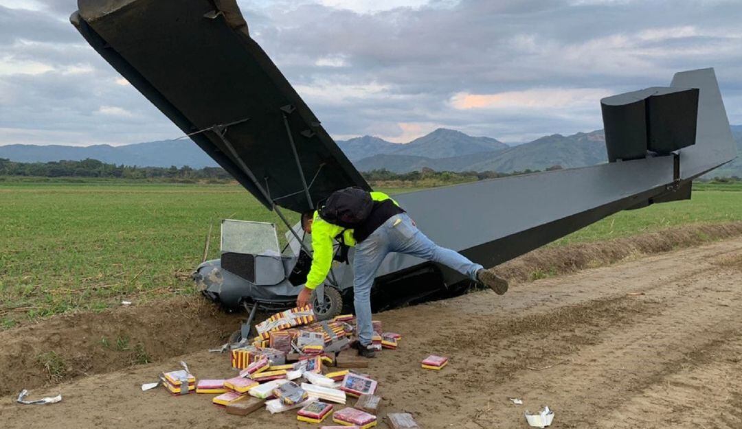 El clorhidrato de cocaína que estaban en la parte de la cabina.