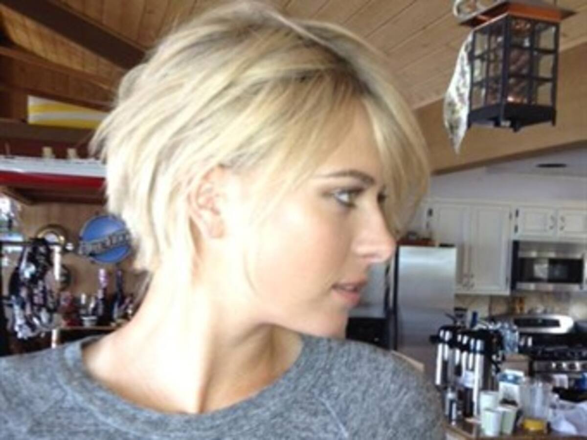 María Sharápova causa conmoción al cortarse su rubia y hermosa melena