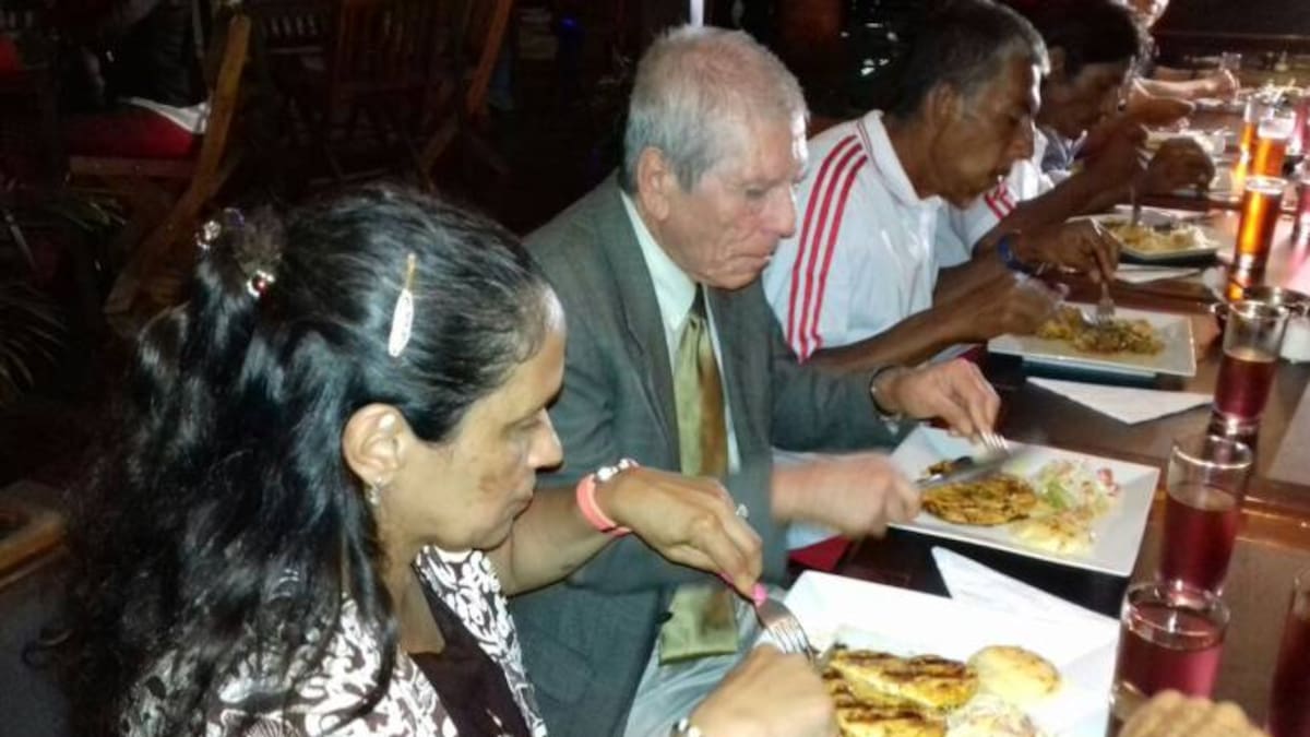 Cenamos como reyes por un día: habitante de la calle invitado al restaurante La Fogata de Armenia