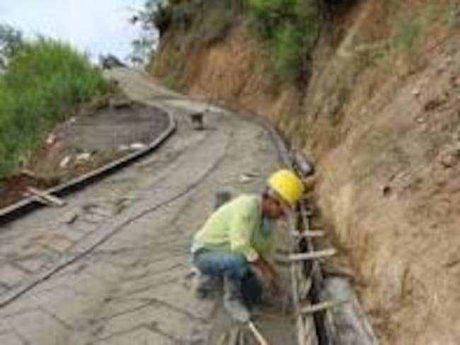 Construcción de placa huellas. Foto cortesía