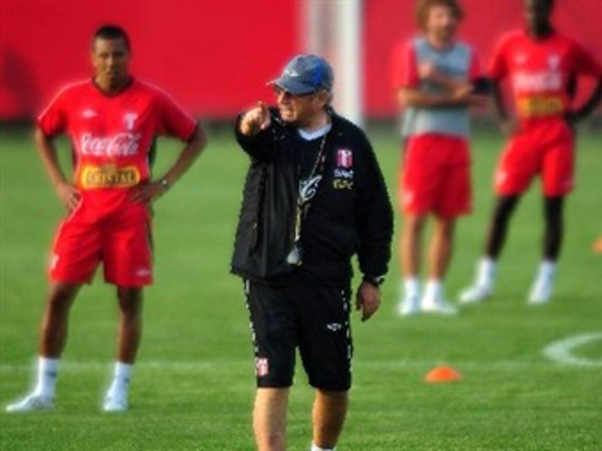 Perú completó la lista de convocados para el partido contra Colombia