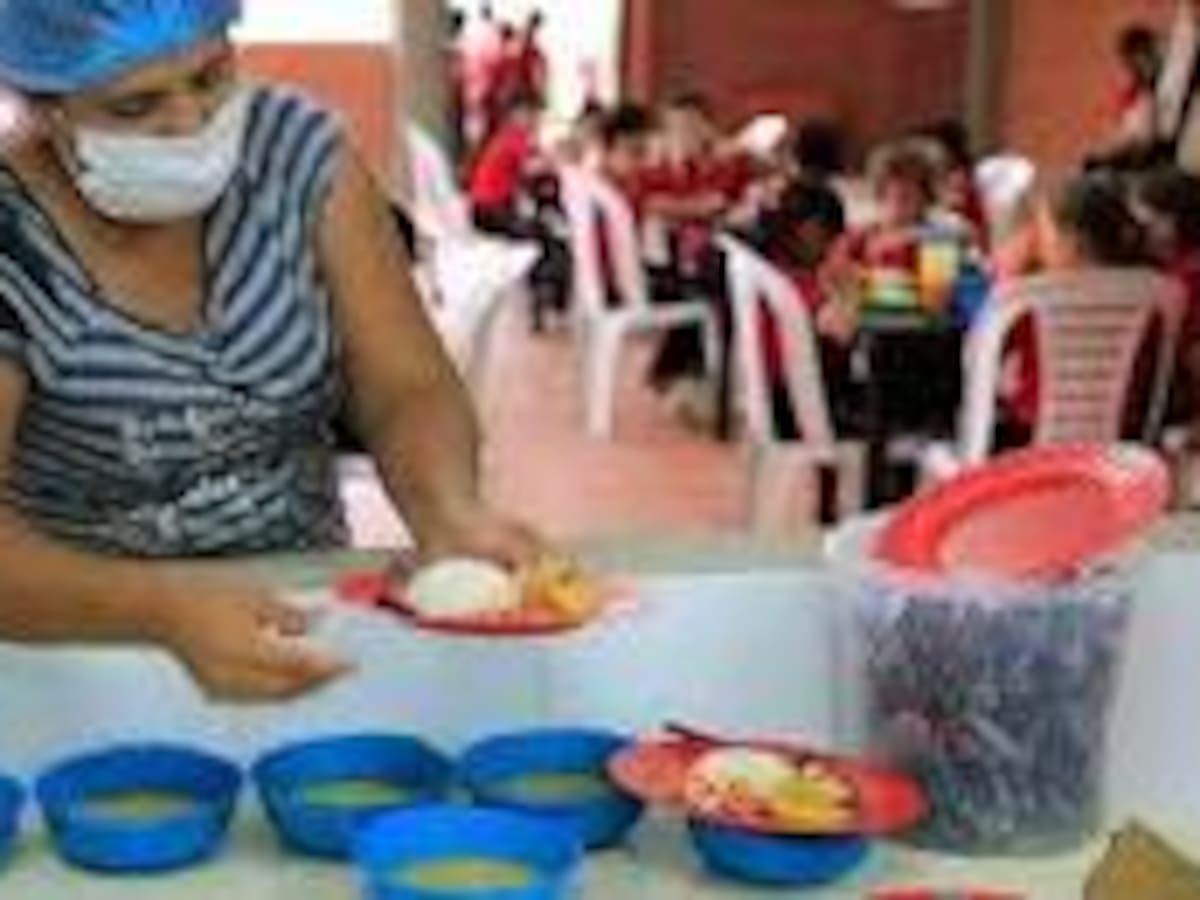 ¿Cómo se está llevando el PAE a sedes educativas rurales y urbanas en Pajarito?
