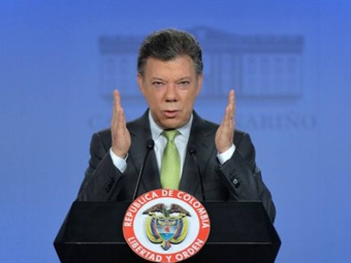 Con garrote o zanahoria Colombia va a conseguir la paz: Santos