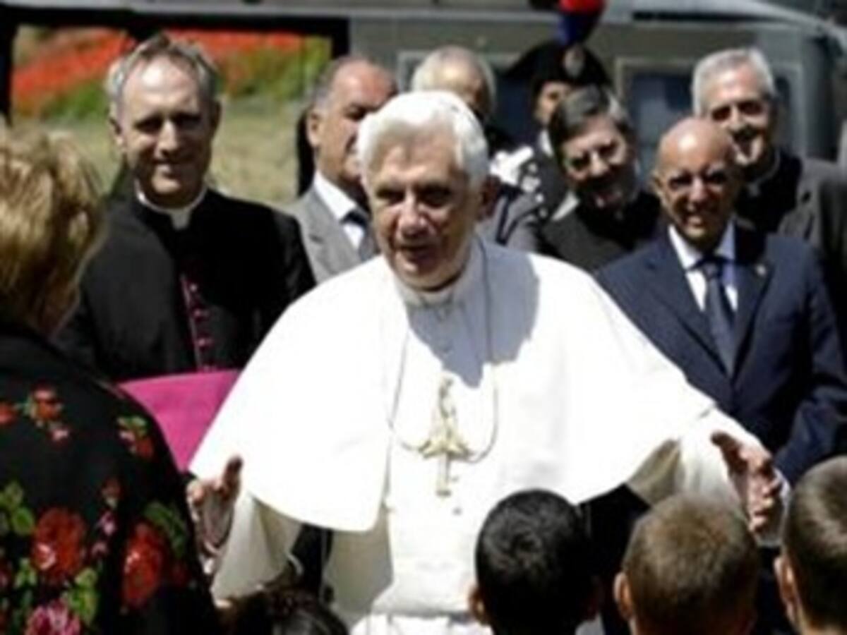 Benedicto XVI llegó al Valle de Aosta para pasar sus vacaciones en los Alpes