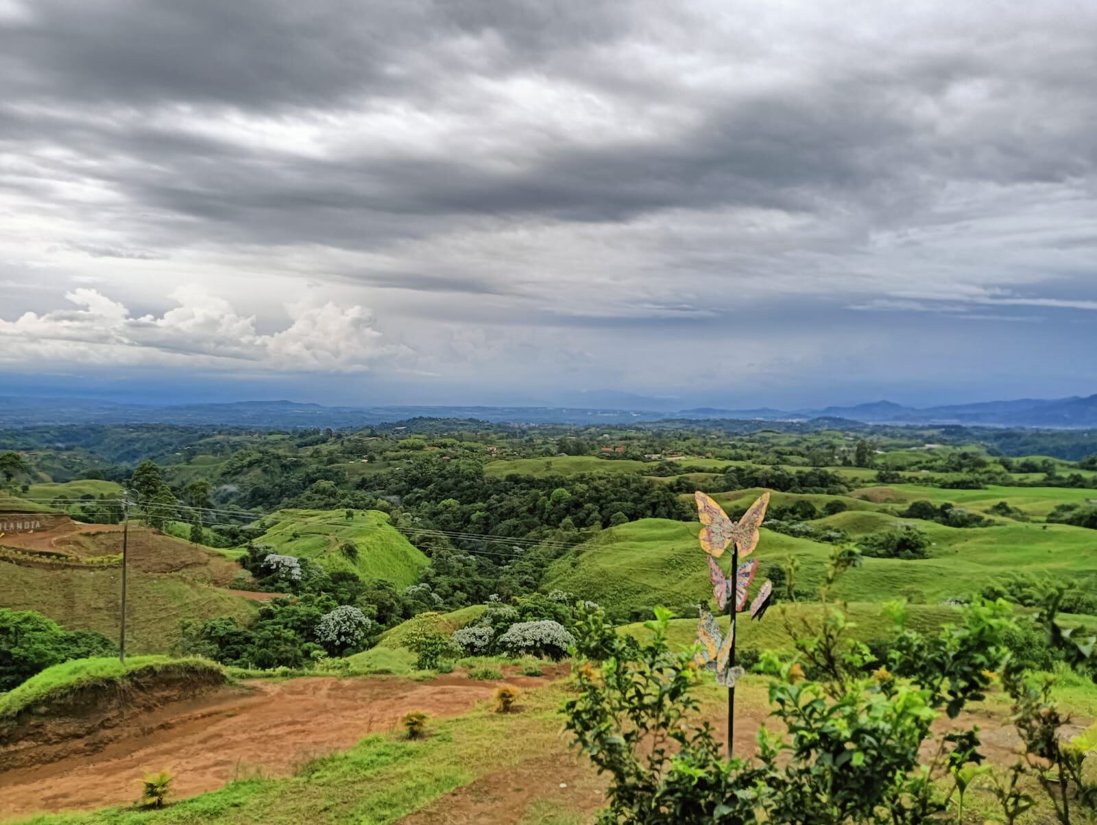 Hermosos paisajes del Quindío desde uno de los miradores del municipio de Filandia. Foto: Adrián Trejos