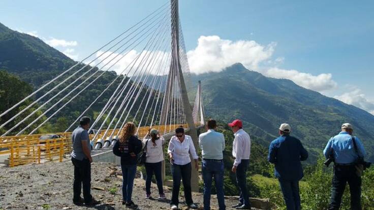 El puente Hisgaura es una obra segura y construida para ser vigente por 70 La sub-gerente del Fondo de Adaptación, Lina Barrera, dijo que la infraestructura pasó todas las pruebas. En un mes este paso vehicular, funcionaría.