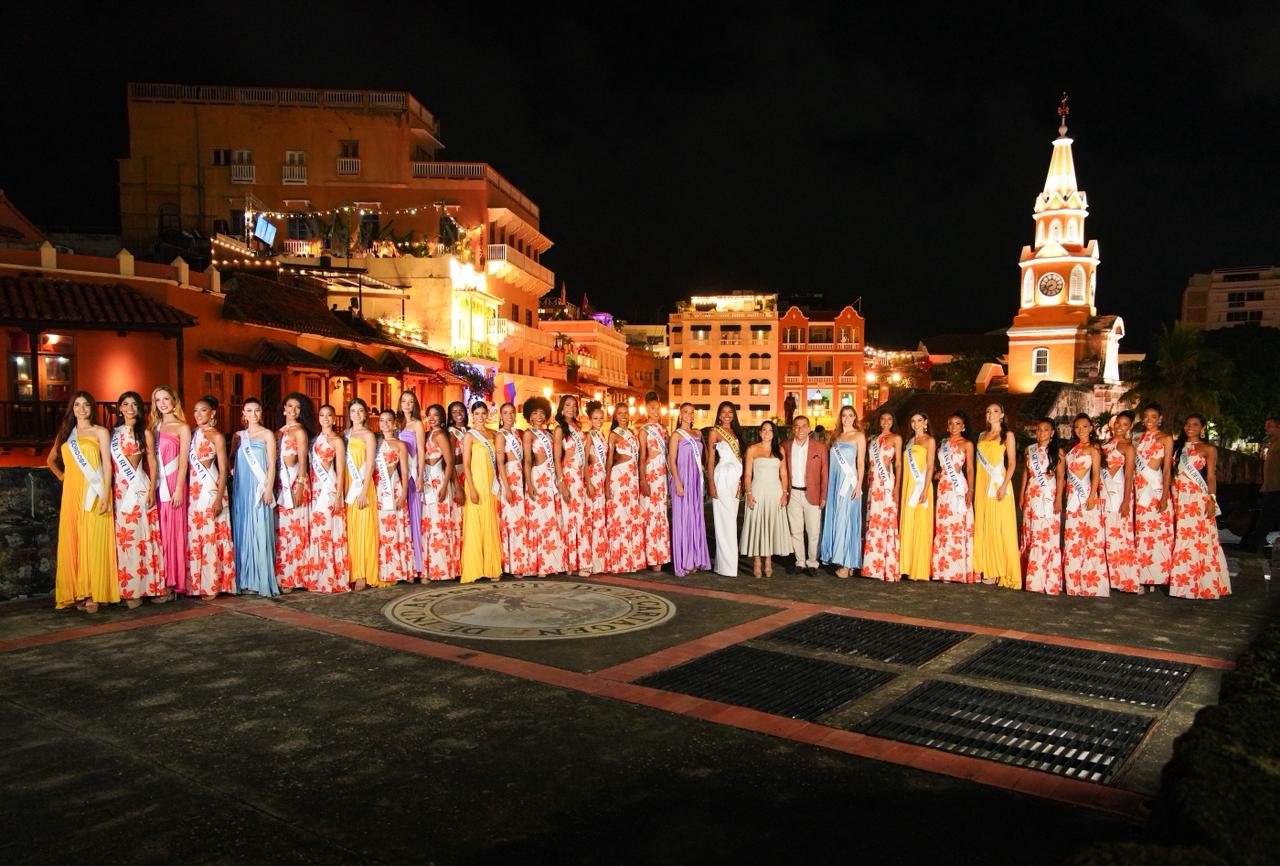 Alcalde Dumek Turbay entrega las llaves de Cartagena a candidatas del Concurso Nacional de Belleza