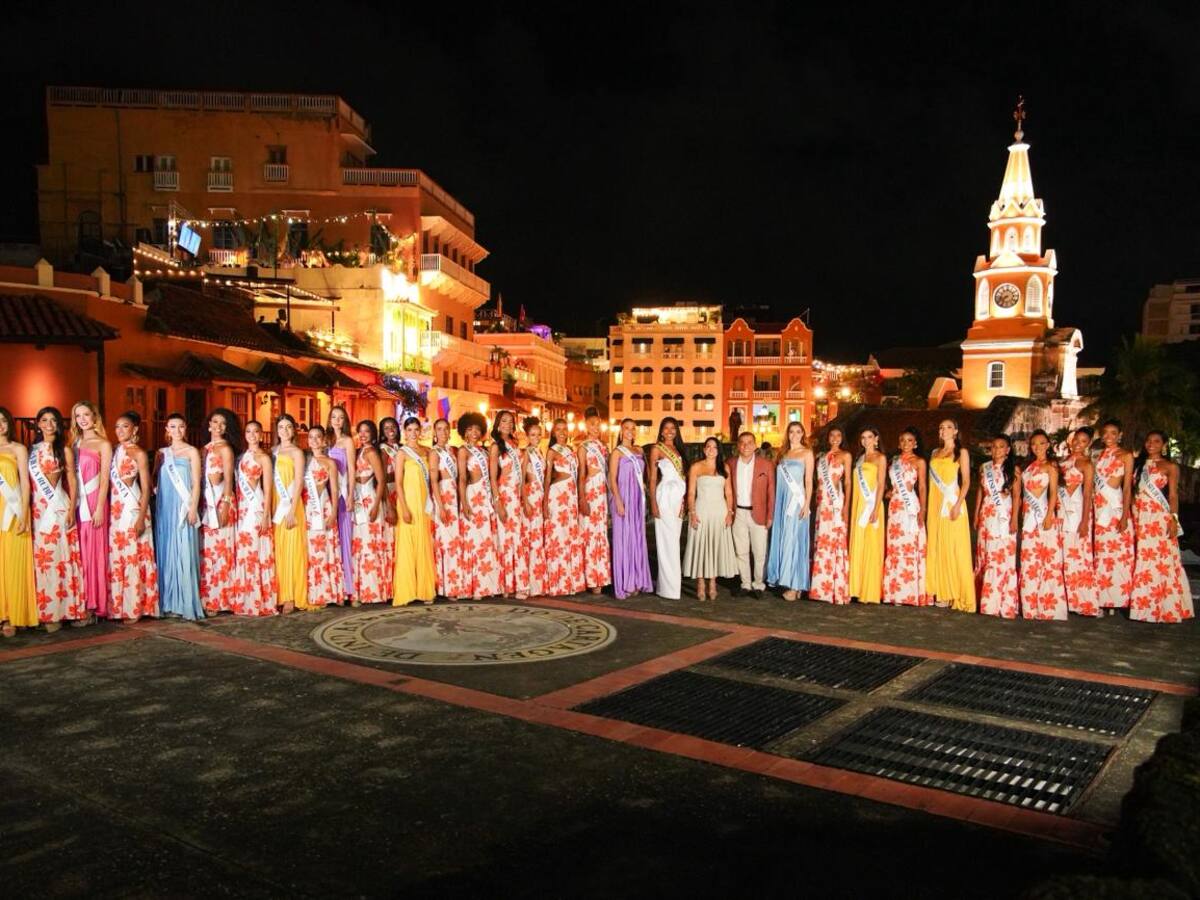 Alcalde Dumek Turbay entrega las llaves de Cartagena a candidatas del Concurso Nacional de Belleza