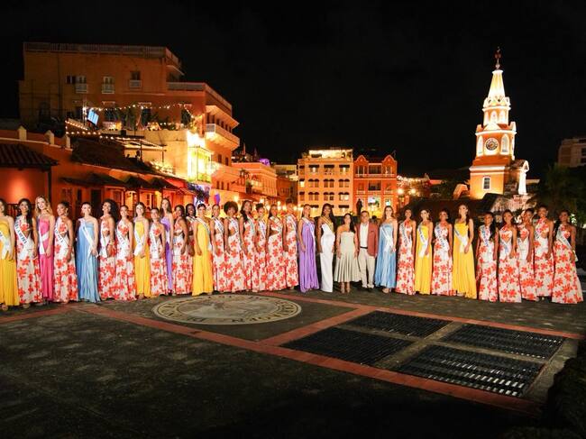Alcalde Dumek Turbay entrega las llaves de Cartagena a candidatas del Concurso Nacional de Belleza