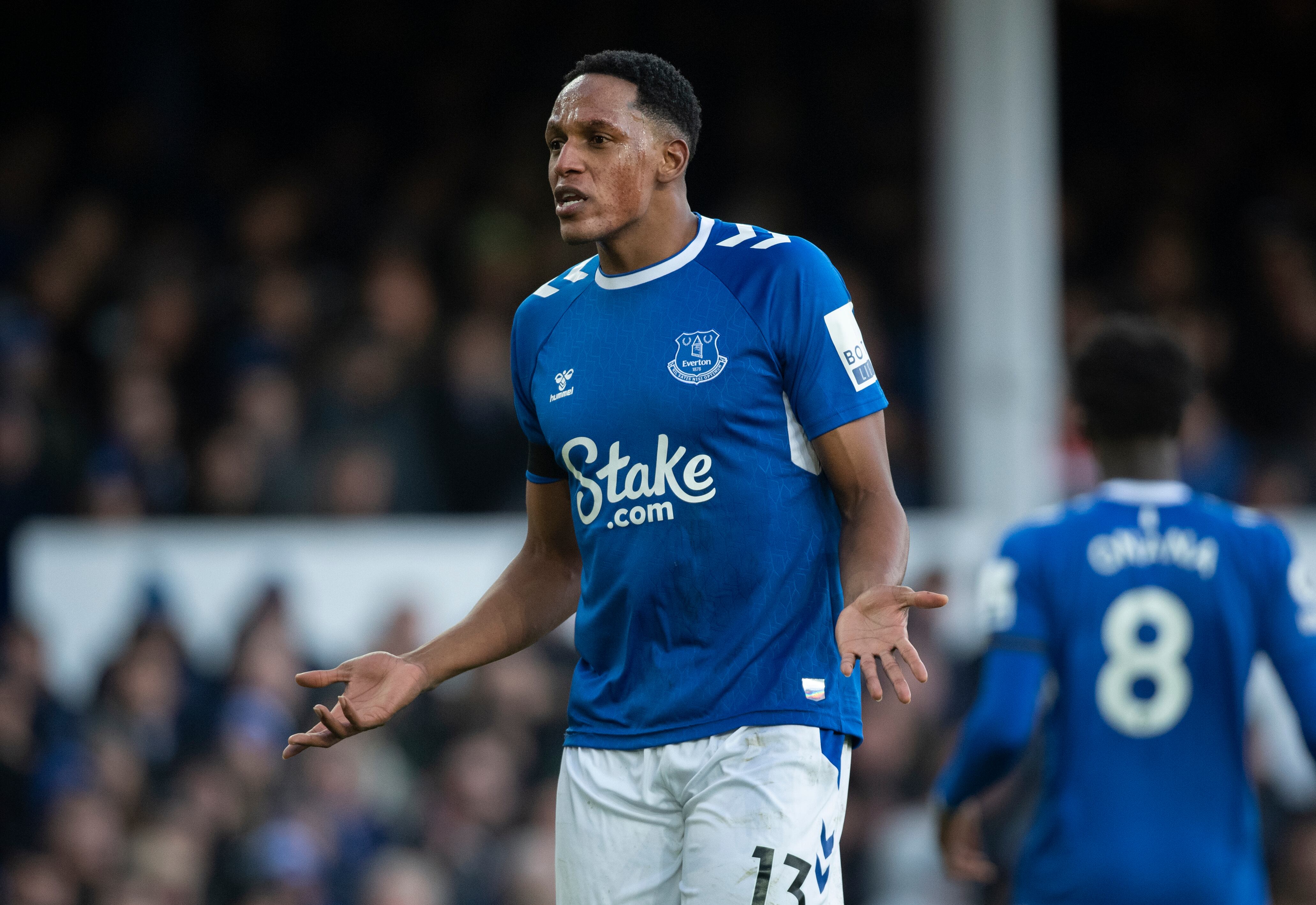 Yerry Mina durante su juego ante el Wolverhampton con el Everton. (Photo by Joe Prior/Visionhaus via Getty Images)