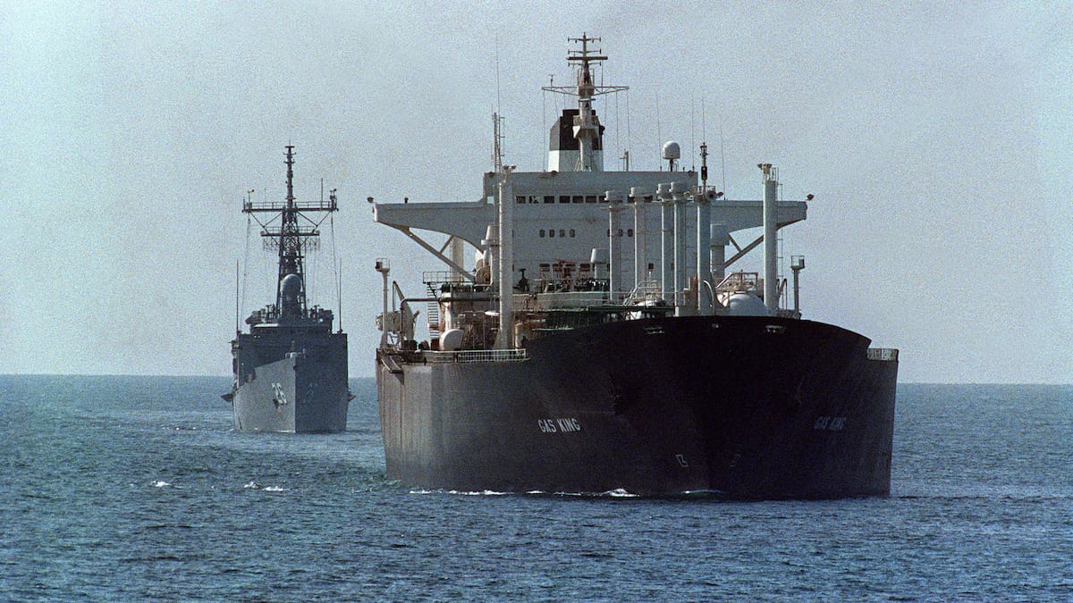 Irán reimpone un “control estricto” sobre el estrecho de Ormuz por el bloqueo de EE.UU.