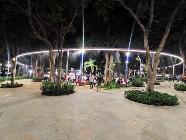 Después de 18 meses inauguran el parque Centenario ya remodelado.