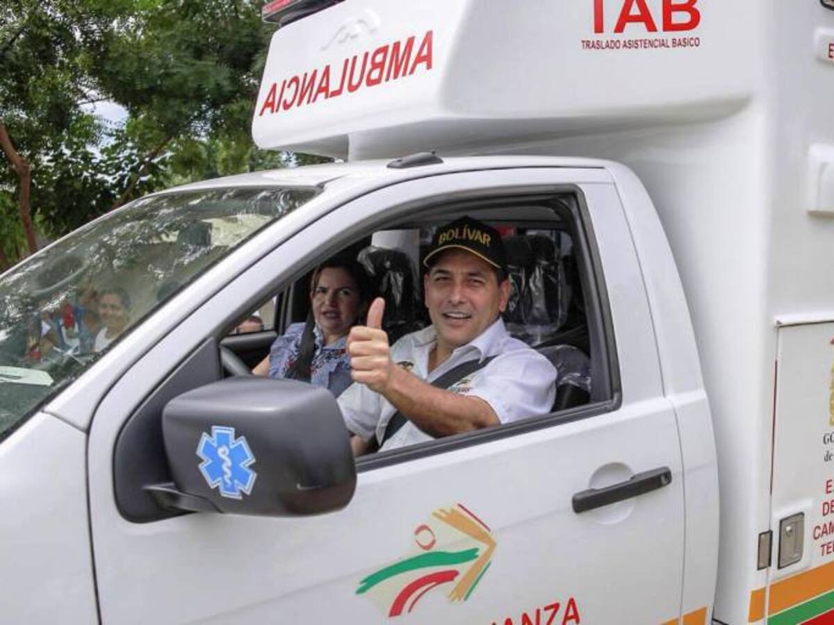 Gobernador de Bolívar hace entrega de nueva ambulancia para Tacamocho