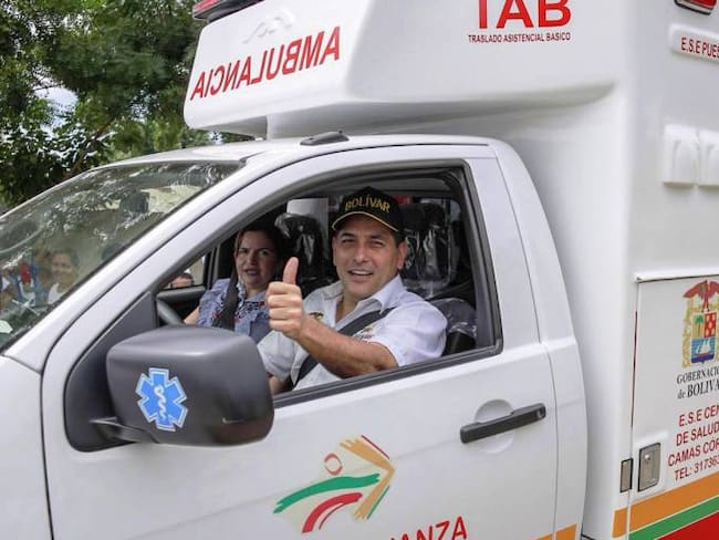 Gobernador de Bolívar hace entrega de nueva ambulancia para Tacamocho