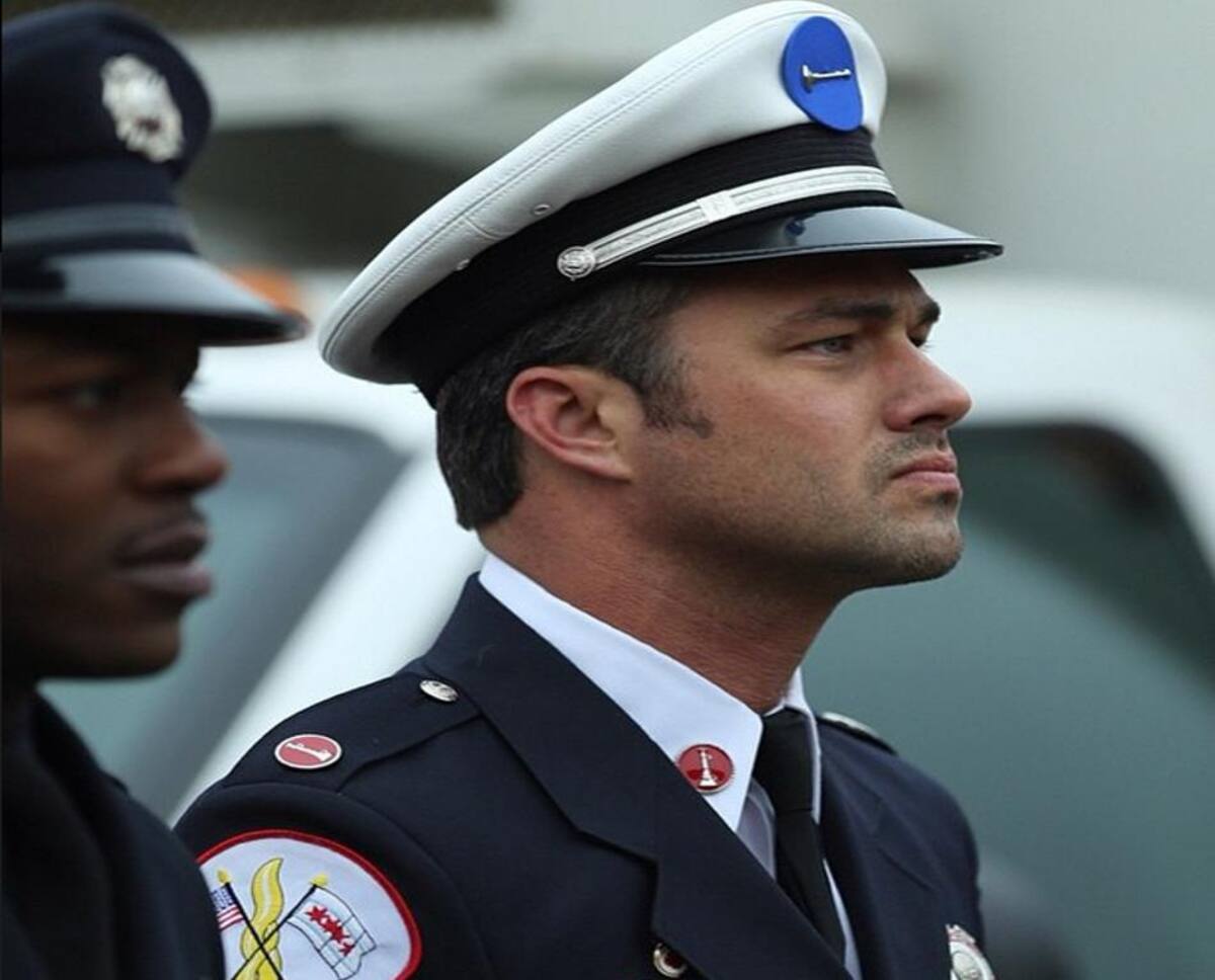 A través de su cuenta de Instagram @TaylorKinney11, Kinney comparte momentos al lado de la cantante y muestra imágenes de su trabajo como actor y modelo.