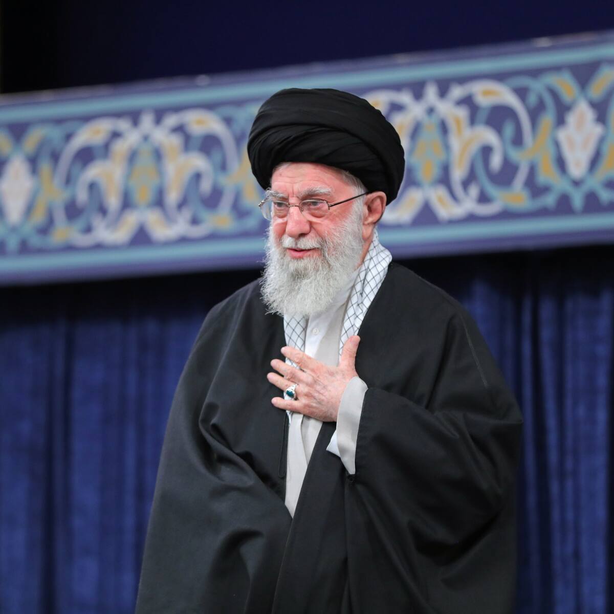 Israel asegura que bombardeó el “bunker” del guía supremo iraní, en Teherán