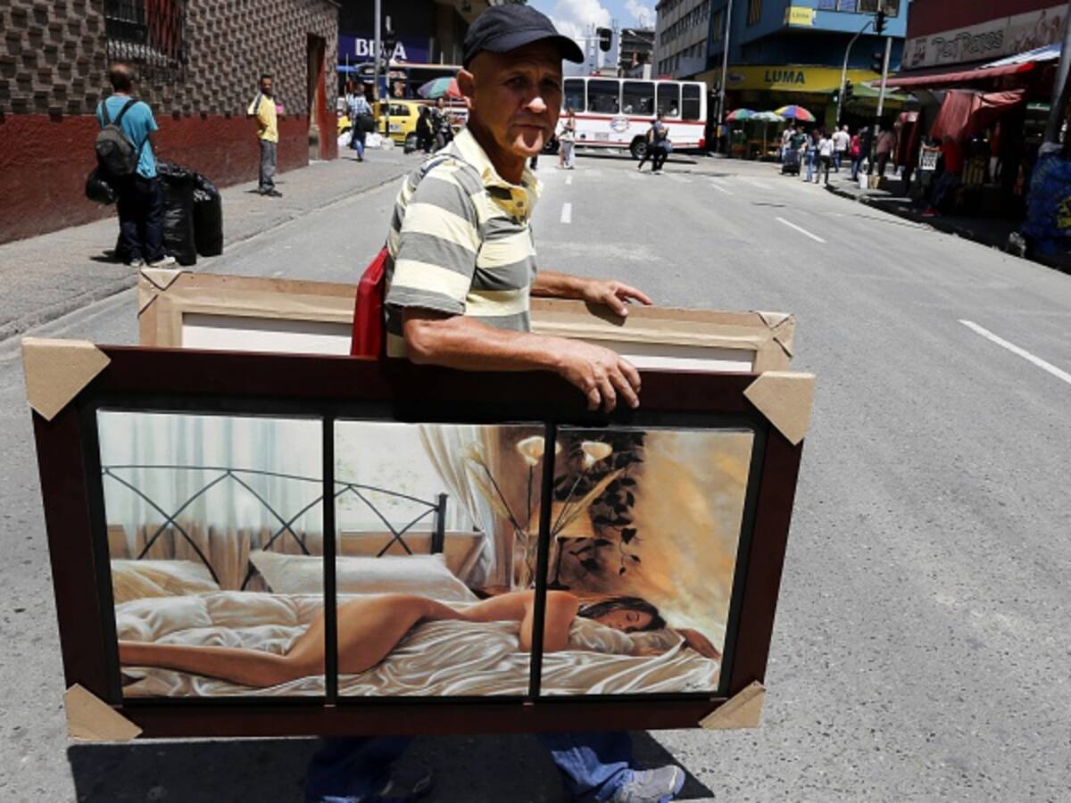 Retiran vendedores informales en operativos de espacio público en el centro de Bogotá