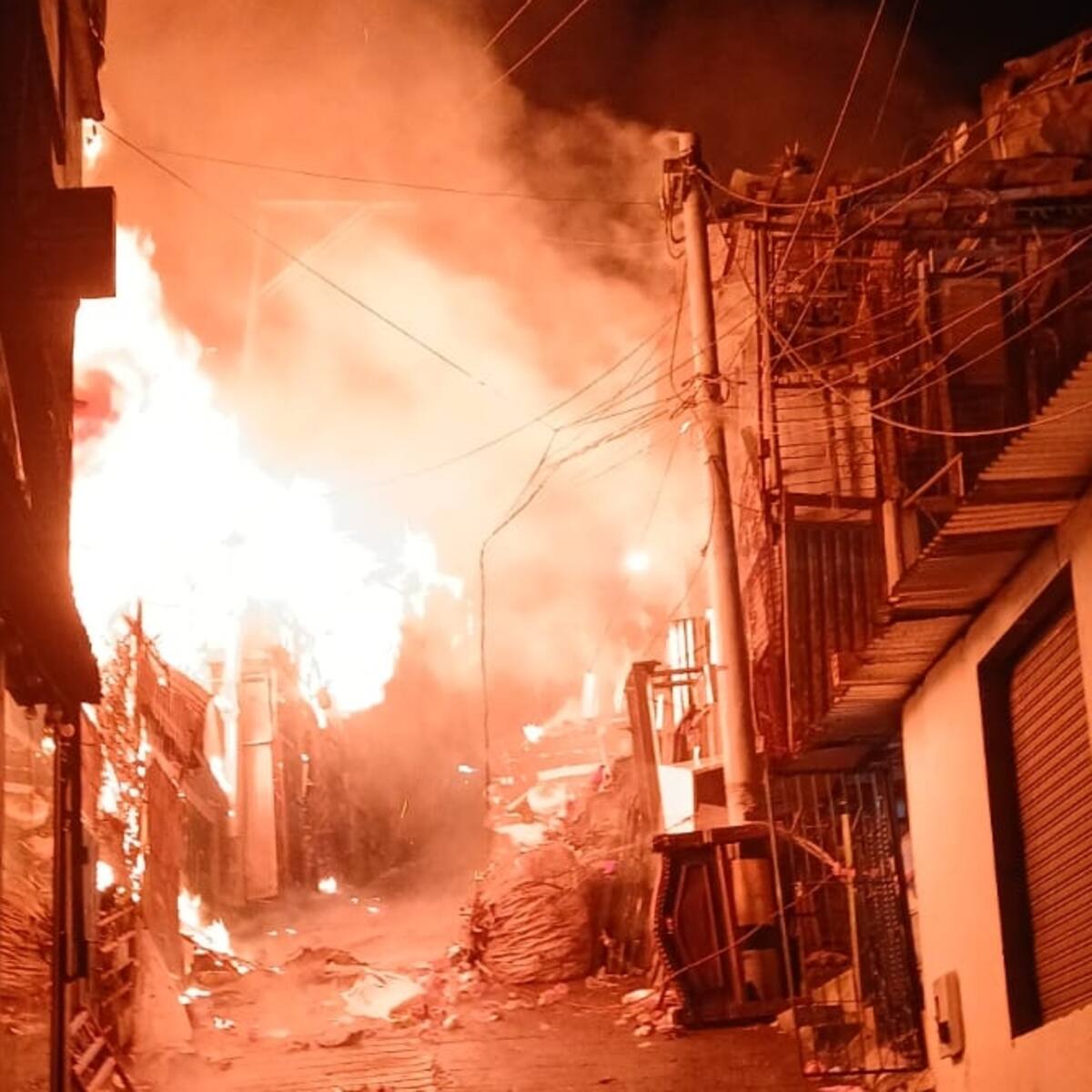 Un incendio estructural afectó varias viviendas en el sector de Carpinelo de Medellín