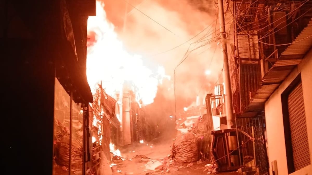 Un incendio estructural afectó varias viviendas en el sector de Carpinelo de Medellín