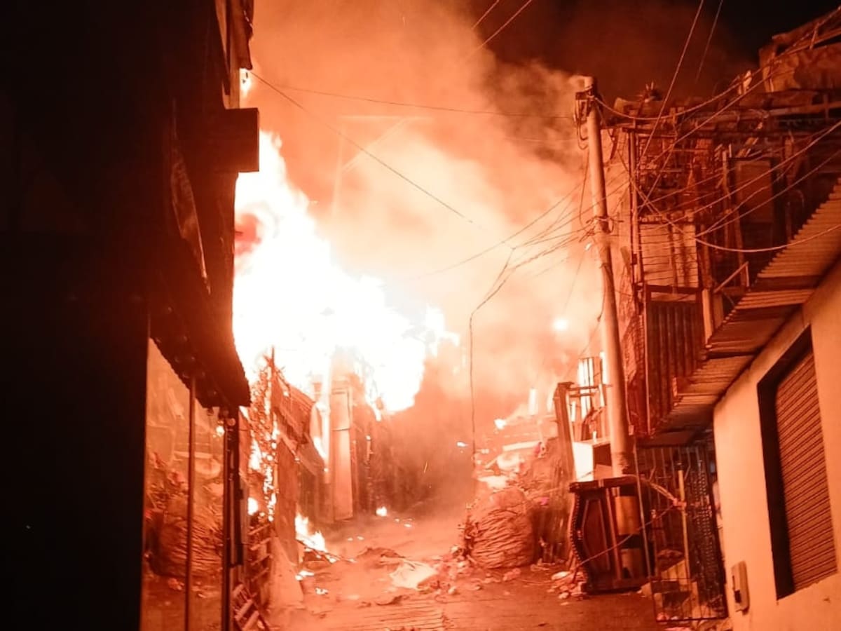 Un incendio estructural afectó varias viviendas en el sector de Carpinelo de Medellín