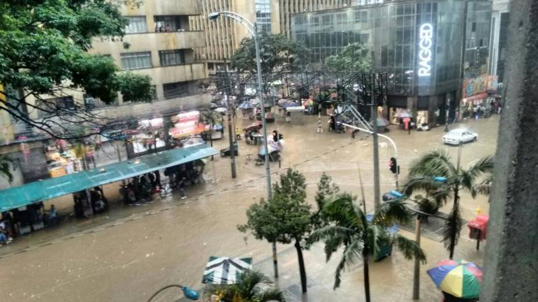 Emergencias por fuerte aguacero de ayer.