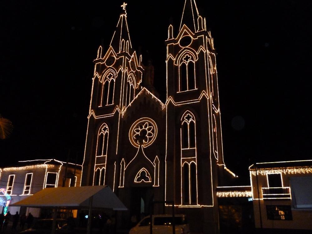 Este sábado Nobsa y Corrales inauguran la iluminación navideña.  Se tiene prevista la ruta de la navidad que inicia desde el Puente de Boyacá.