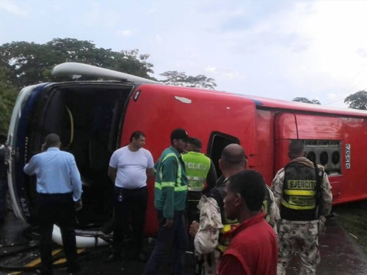 Una persona fallecida y más de 20 heridos por accidente de bus de Brasilia