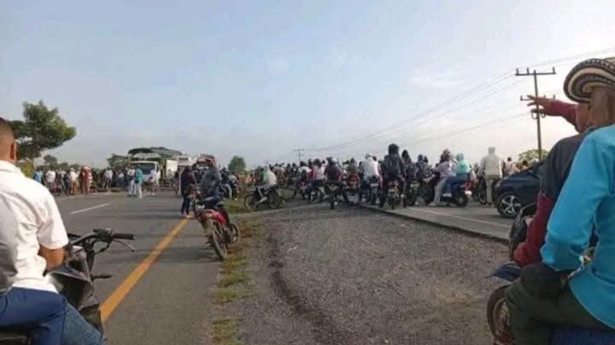 Comunidades afectadas por el frente frío bloquean importante paso nacional en Lorica, Córdoba