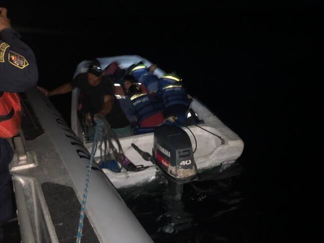 Rescate de 95 migrantes en aguas cercanas a la isla de San Andrés. Cortesía: Armada Nacional