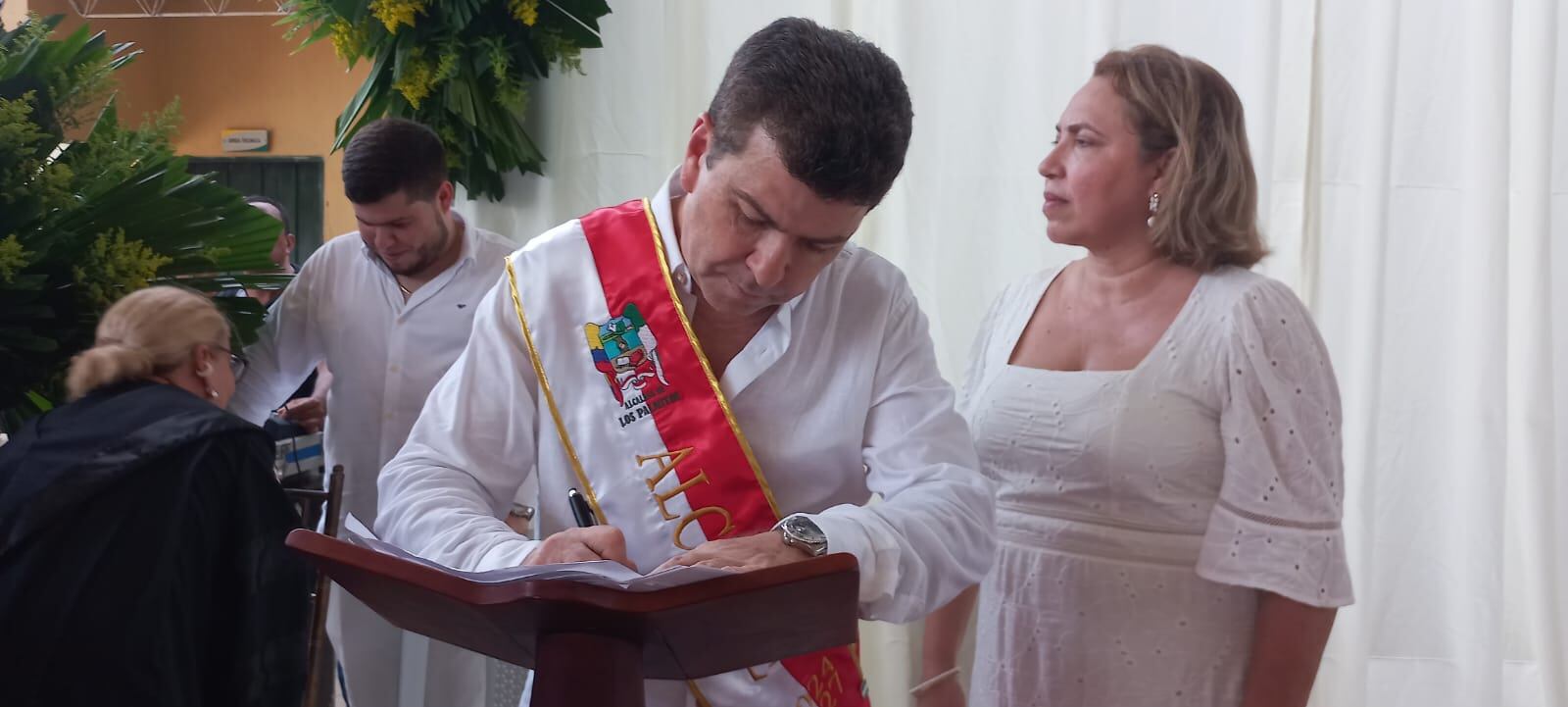 Alcalde de Los Palmitos, Gabriel Rey, se posesionó en el Piñal, pueblo de Lisandro Meza