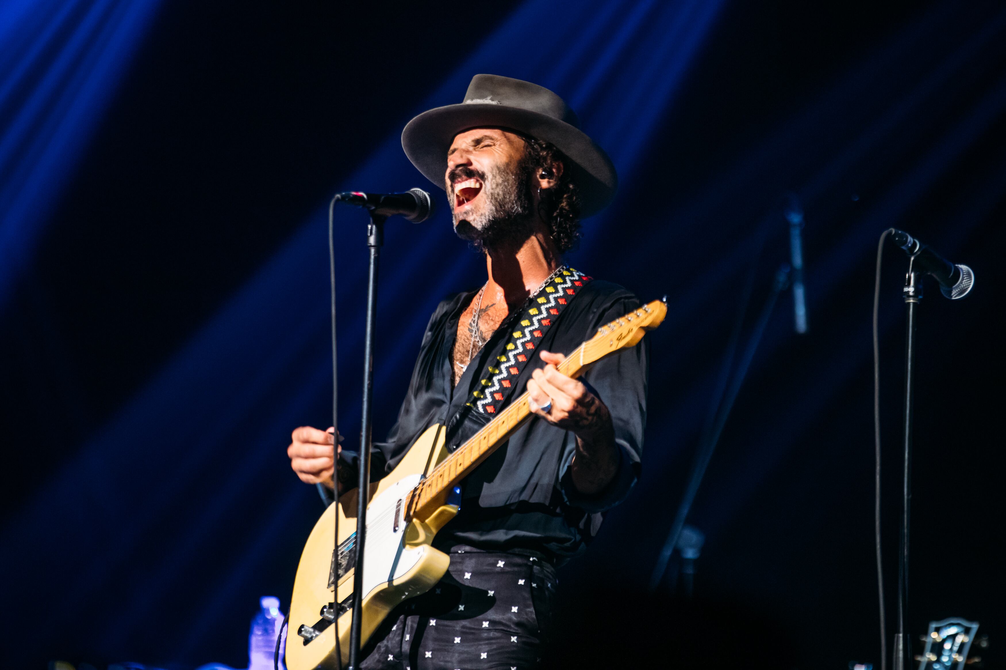 El músico español Leiva, de la banda de rock The Guapos, actúa durante un concierto en el Foro Tims el 1 de agosto de 2024 en Monterrey, México. (Foto de Medios y Media/Getty Images)