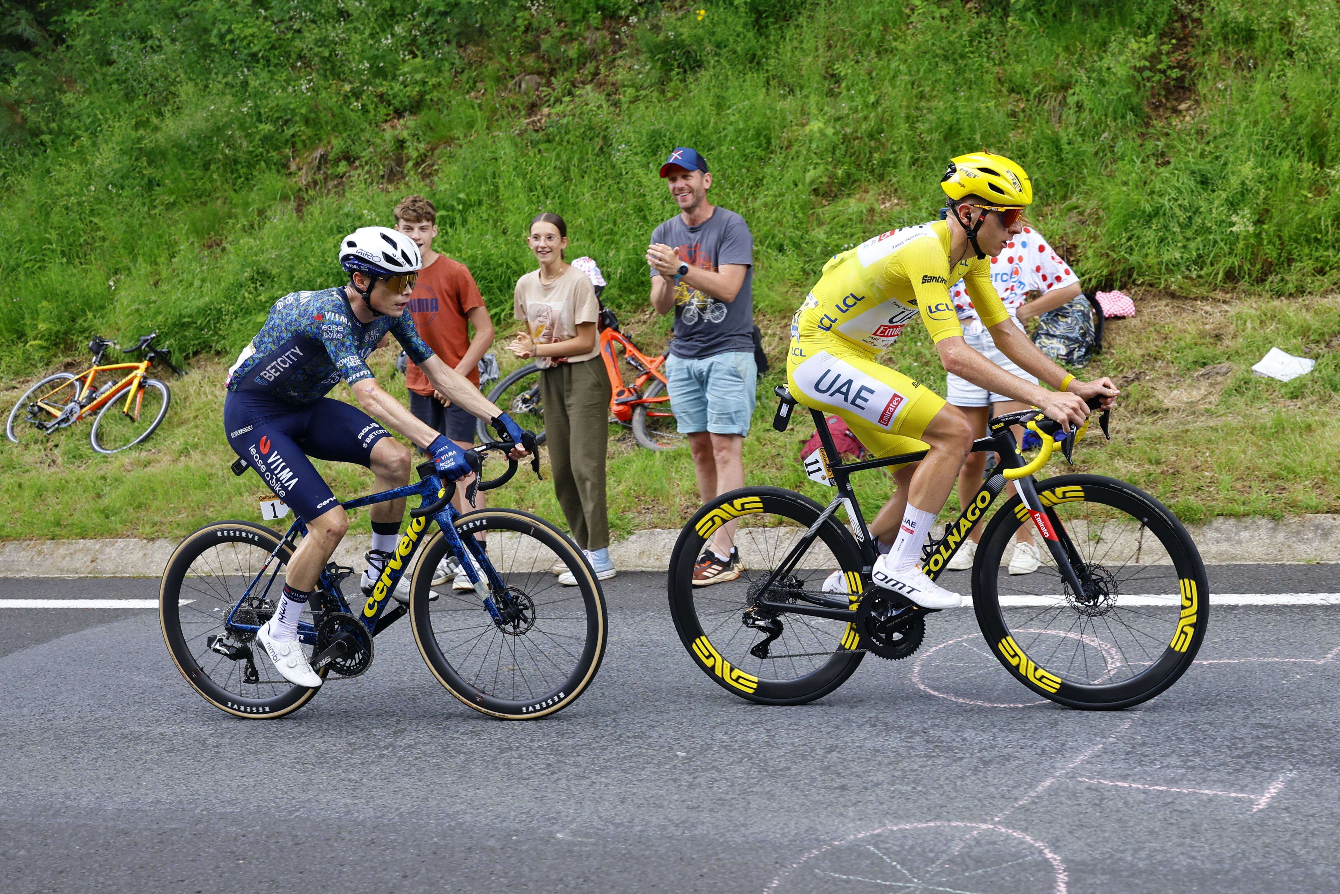 Vingegaard y Pogacar, mano a mano en la etapa 12 del Tour de Francia. (Ciclismo, Francia, Eslovenia) EFE/EPA/KIM LUDBROOK