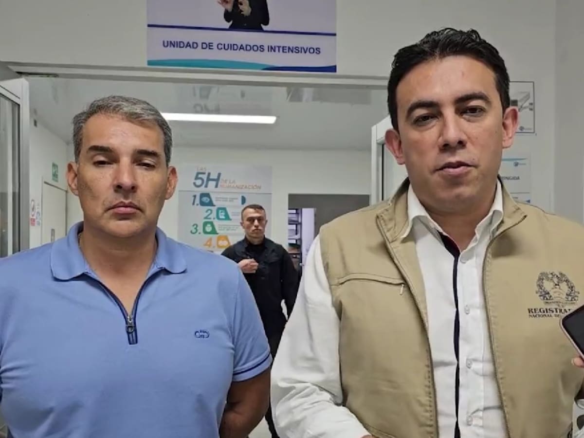 El registrador visitó en el HUS a las dos mujeres que resultaron quemadas en un incendio