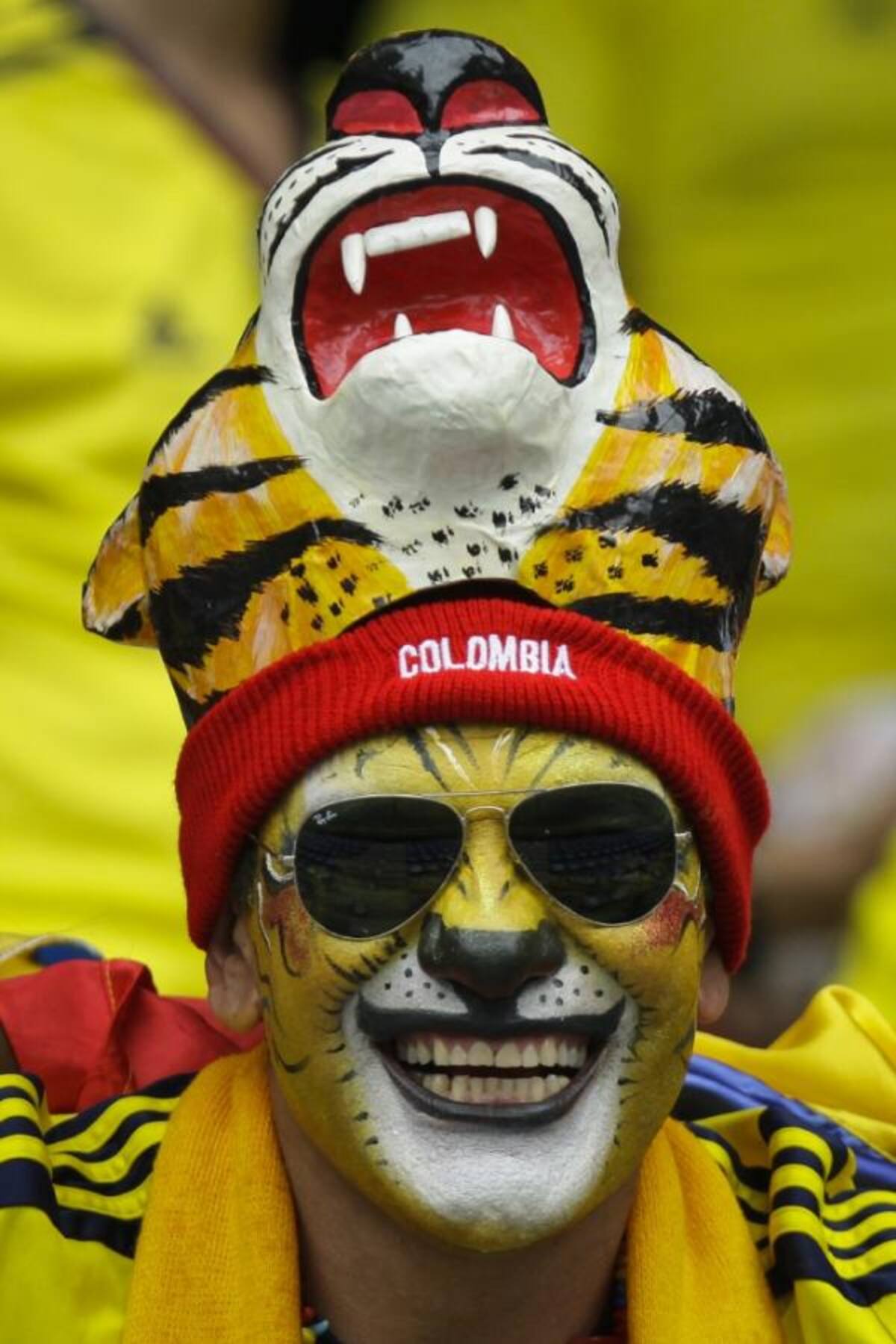 A pesar de la fuerte lluvia que cayó en Barranquilla, los aficionados llegan al estadio Metropolitano para apoyar a la Selección Colombia en su partido ante Perú. Foto: Colprensa