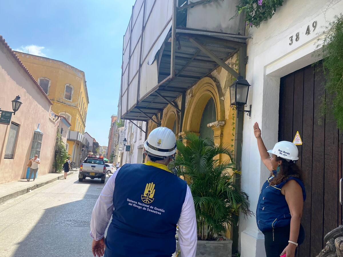 Cerrada calle del Tejadillo del Centro Histórico por balcón en riesgo