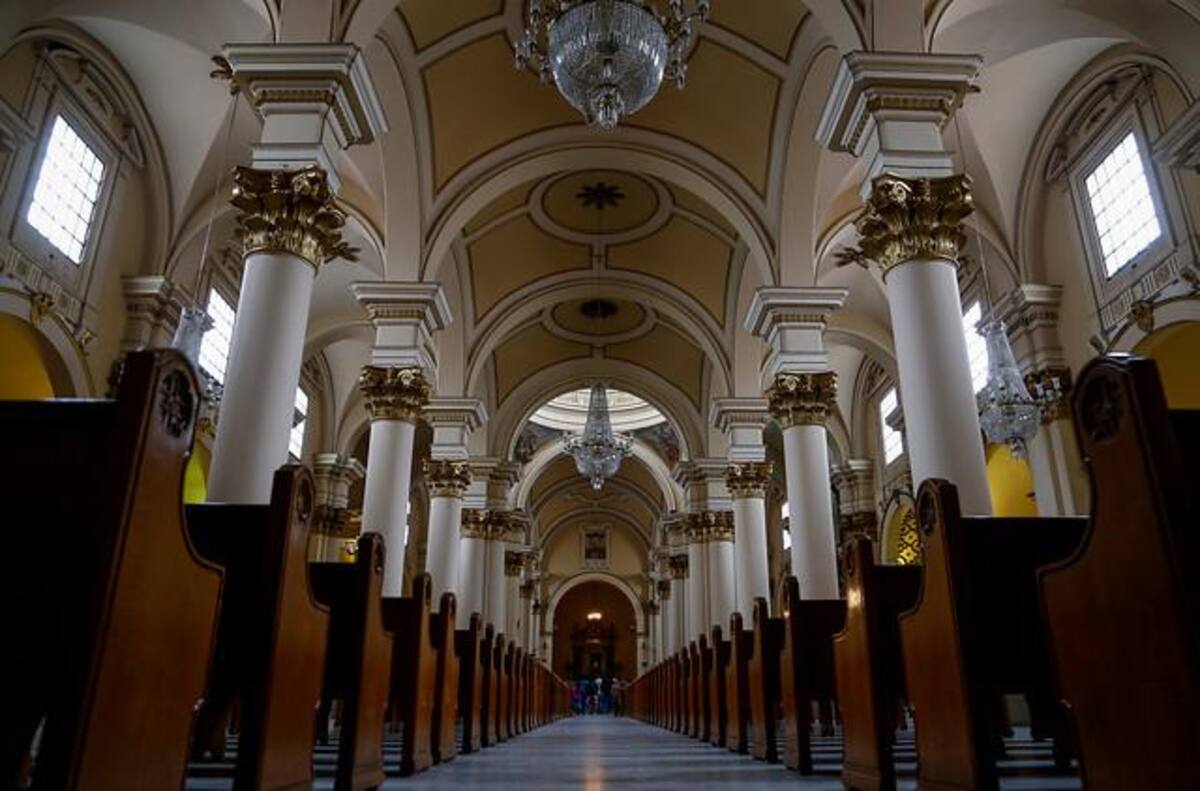 Imágenes de algunas de los principales templos e iglésias cátolicas de Bogotá, donde los fieles se reúnen a conmemorar la pasión de Cristo.