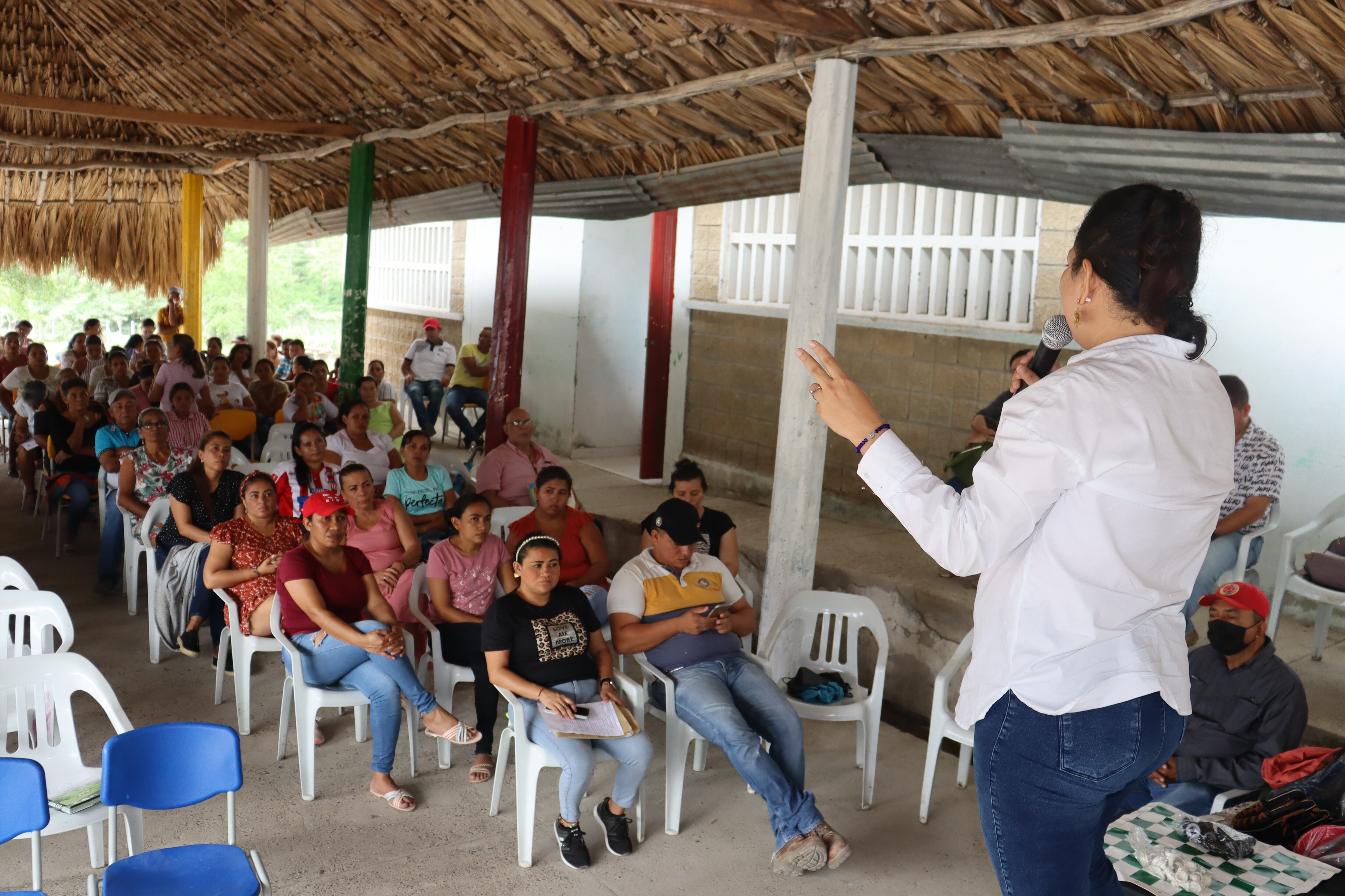Entregan Instrumentos musicales e implementos deportivos a víctimas en Ovejas, Sucre