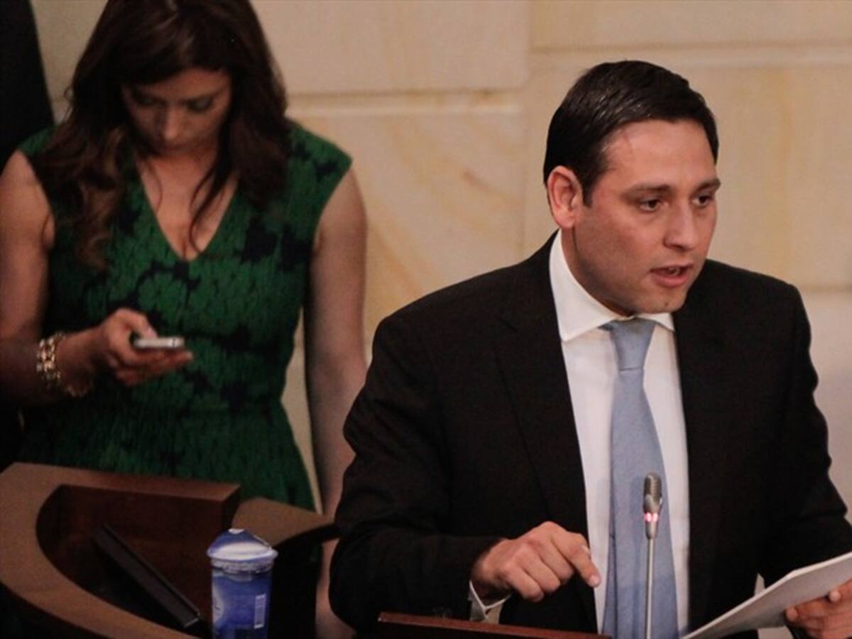 La tal amenaza de ideología de género no existe: senador Lizcano