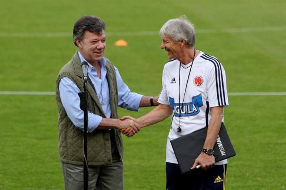 El Presidente Santos habló con el técnico Pekerman. Foto: EFE