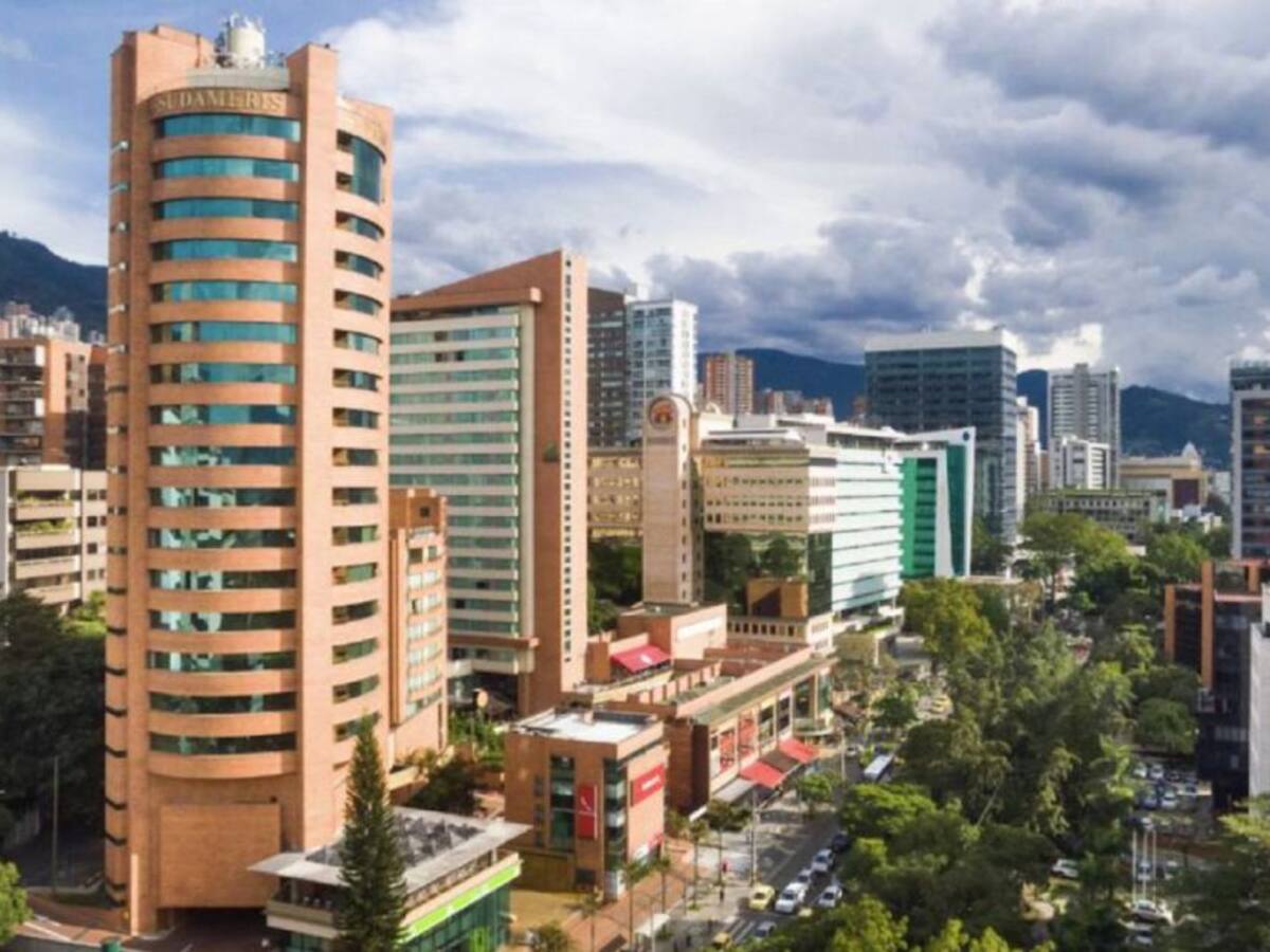 2000 empresas de Antioquia comprarían vacunas para sus empleados