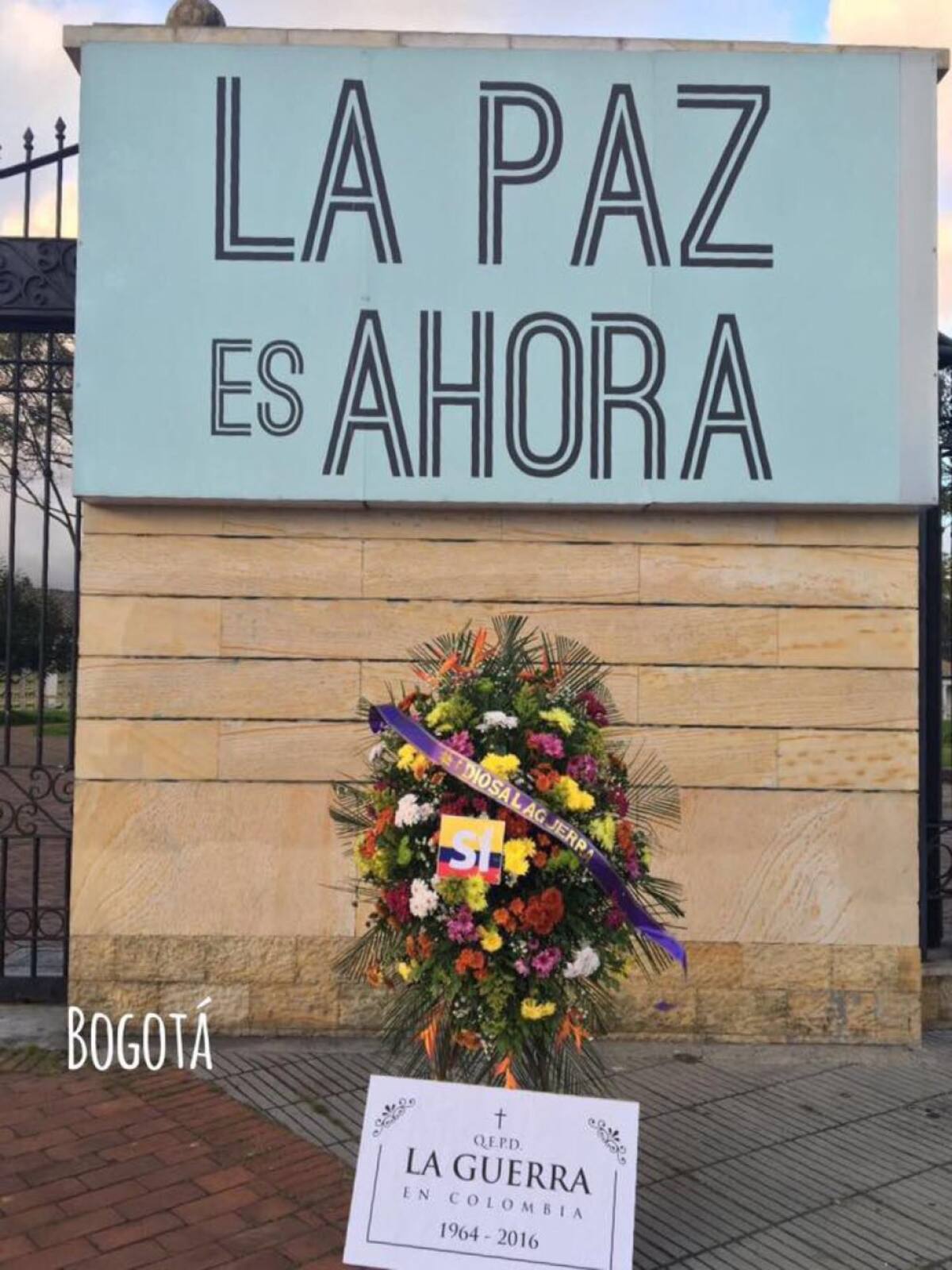 Con el hashtag #‎AdiósalaGuerra‬ varias ciudades y departamentos del país apoyan el fin del conflicto.