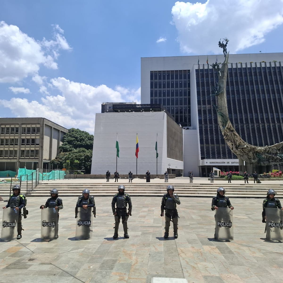 Cerca de 8 mil personas, entre funcionarios y ciudadanía, están afectadas por la minga indígena