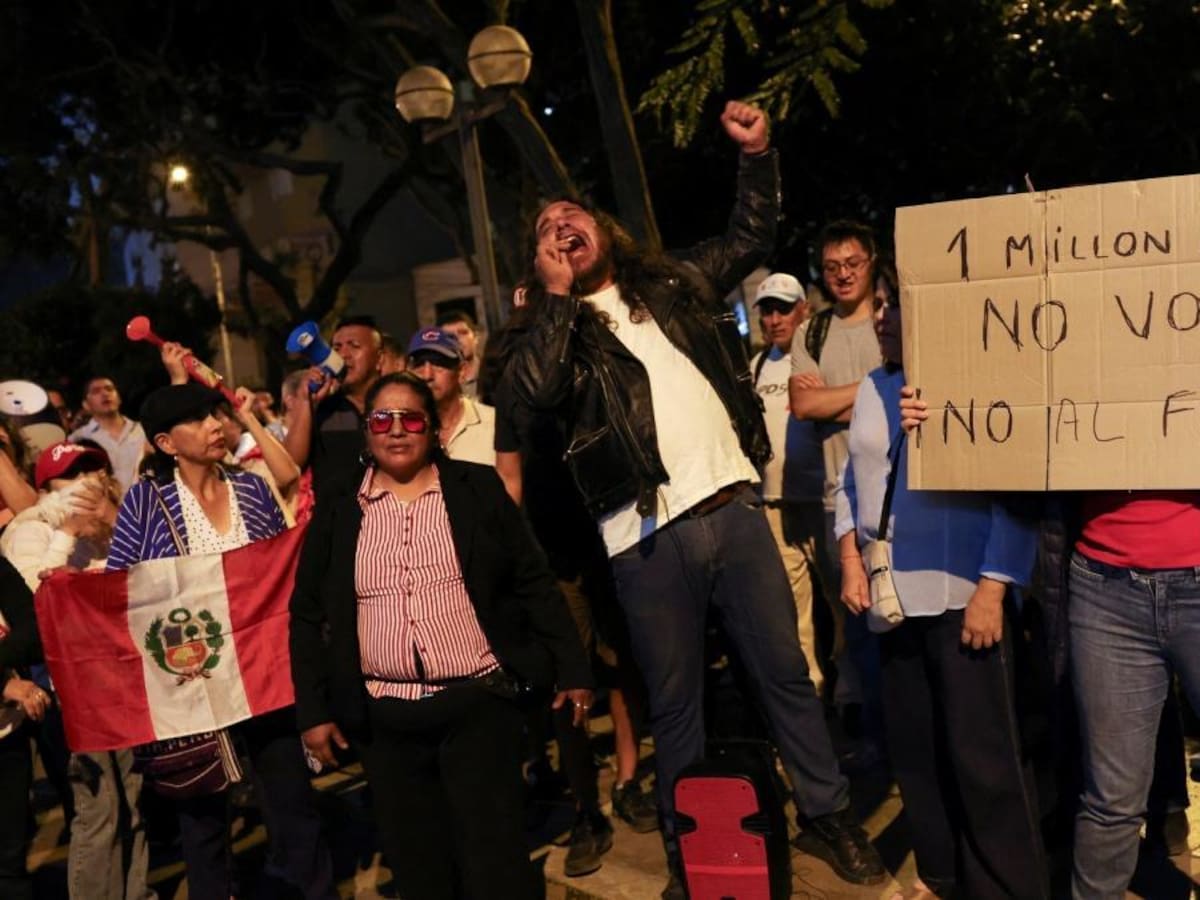 Perú amplía jornada de votación este lunes por incidentes que dejaron a miles sin sufragar