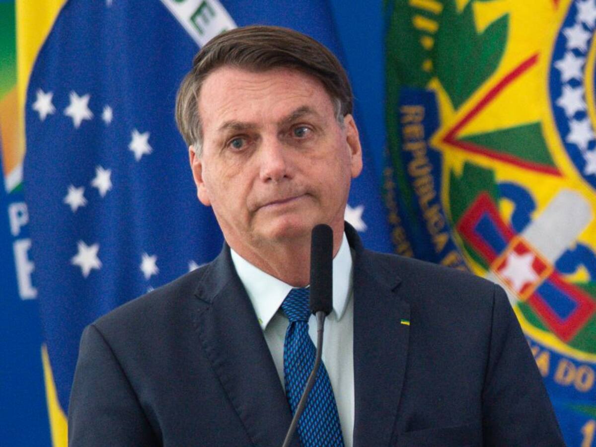 Bolsonaro critica cuarentena y pide no "acobardarse" con el virus