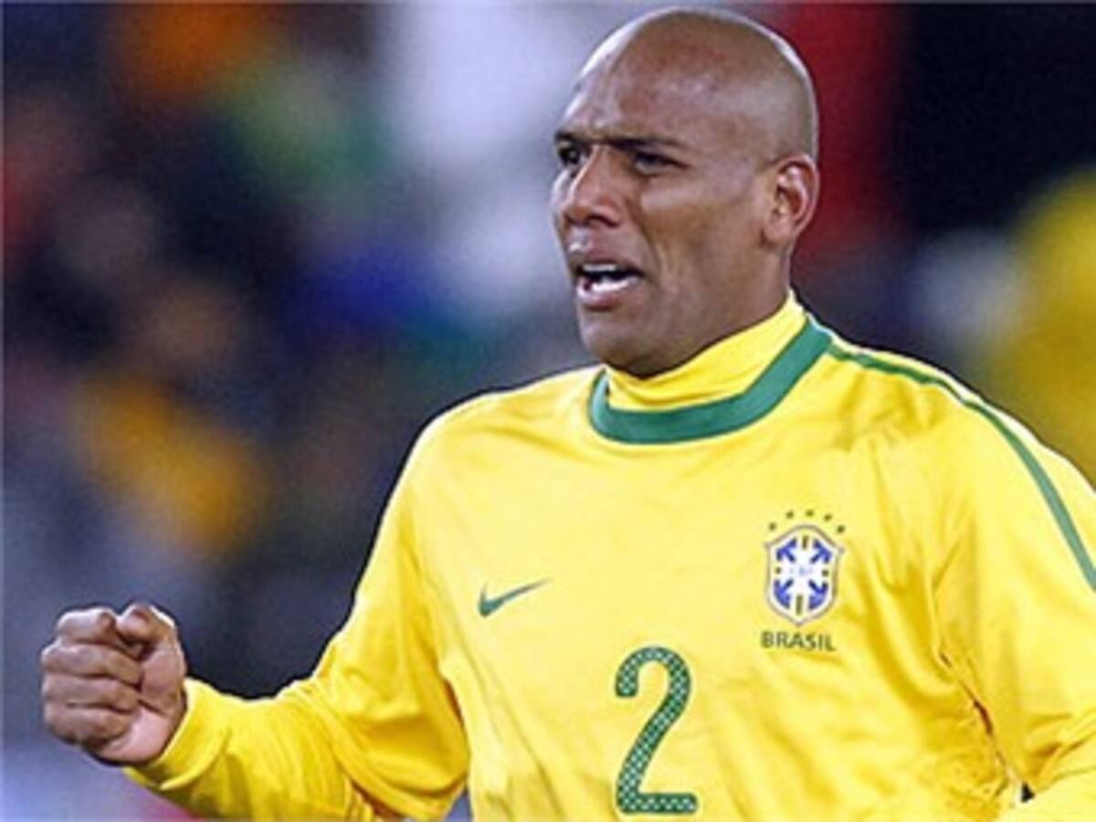 Inter y Real Madrid llegan a un acuerdo por Maicon, según la prensa italiana