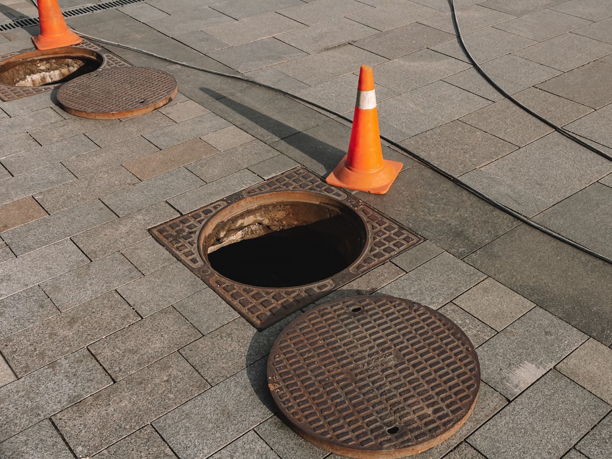 Se cayó en una alcantarilla, contrajo una bacteria y falleció: pasó en Barranquilla